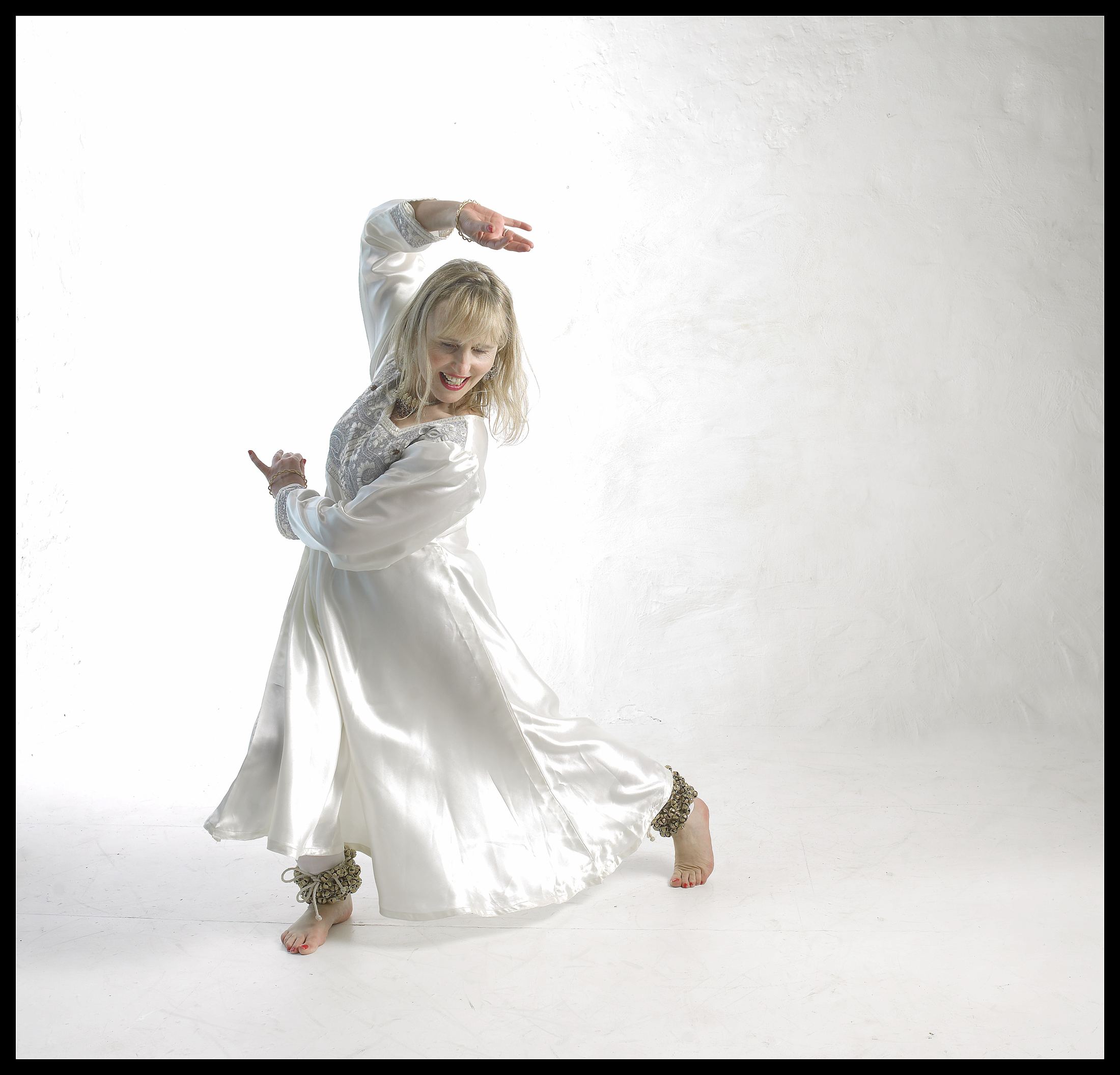 Linda Shanson dancing