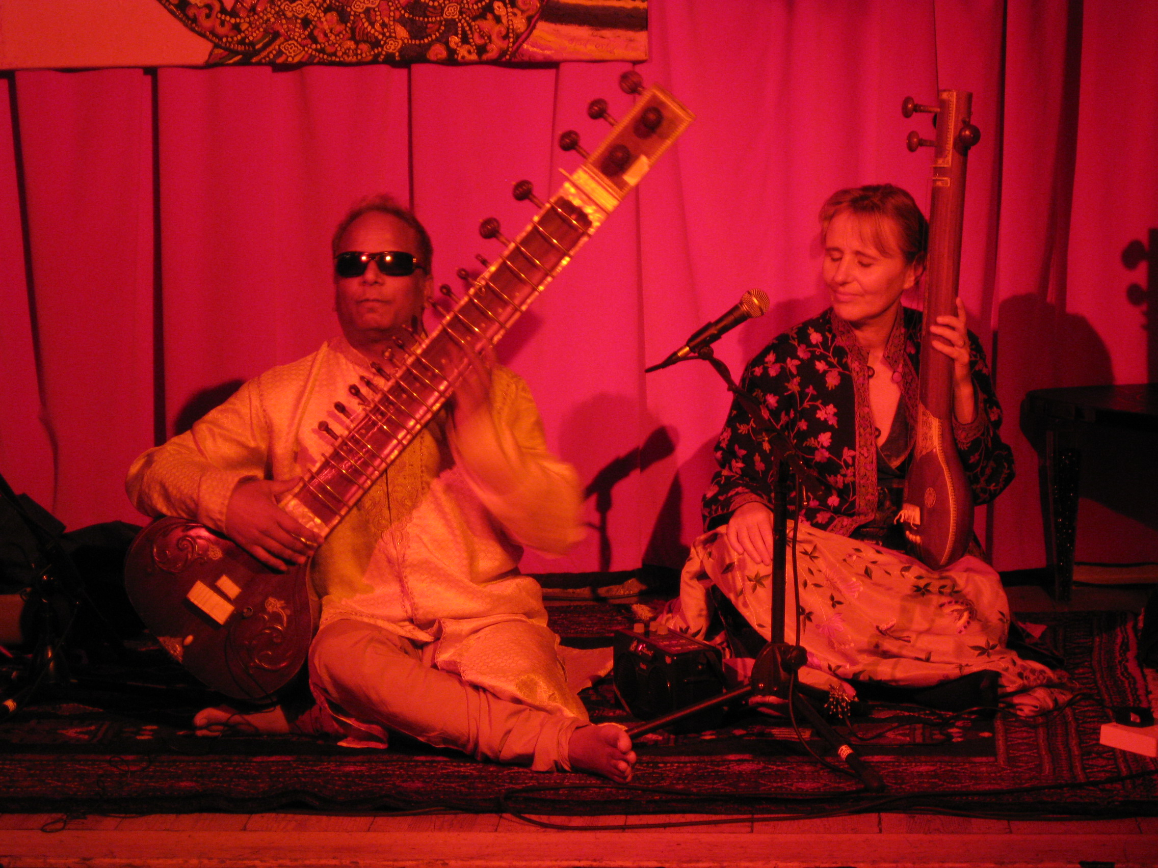 Linda Shanson and Baluji Shrivastav on stage